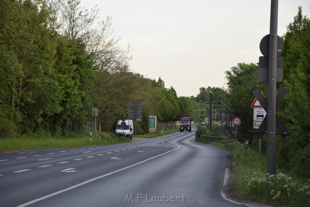 TLF 4 umgestuerzt Koeln Bocklemuend Ollenhauer Ring Militaerringstr P100.JPG - Miklos Laubert